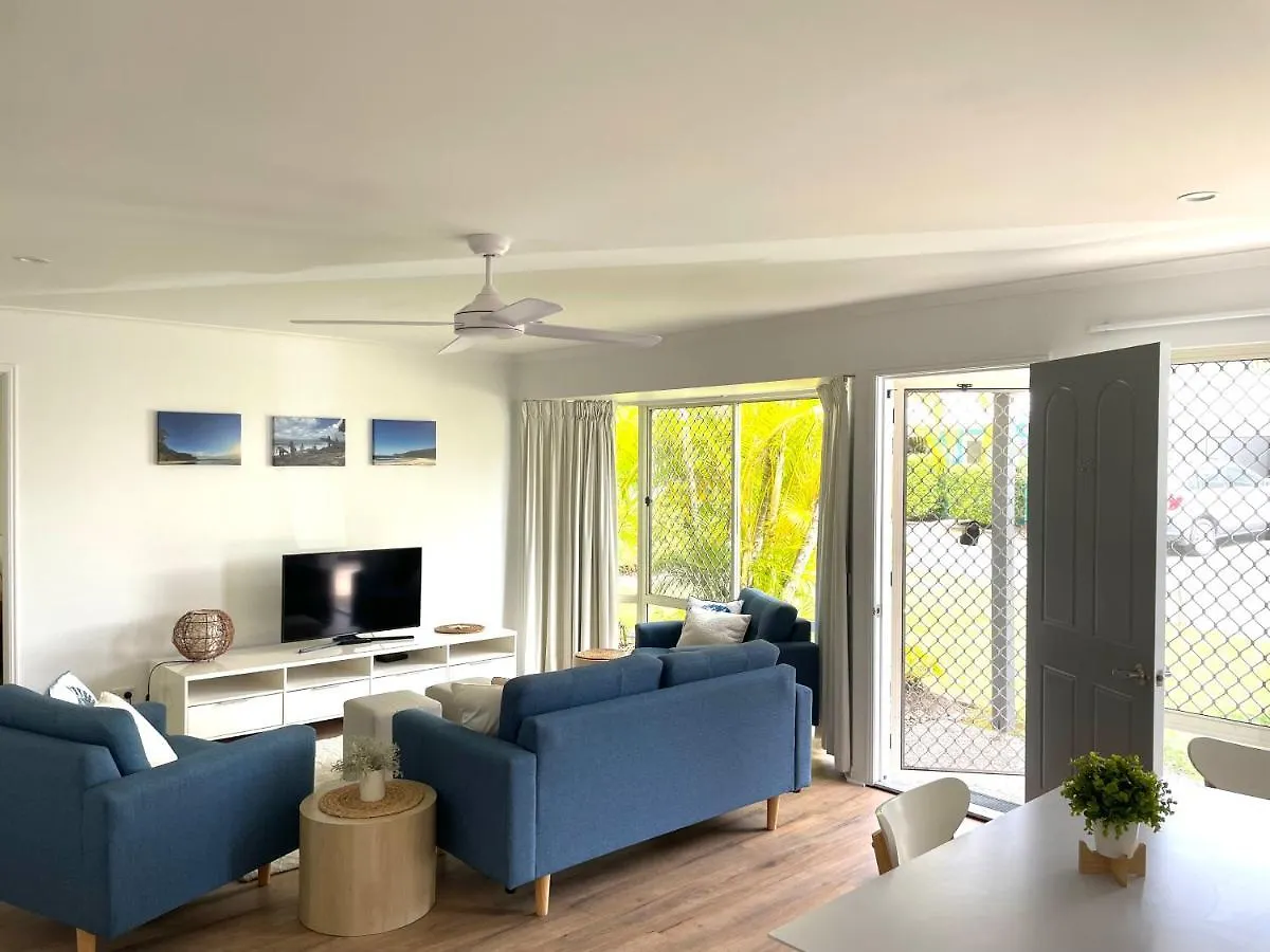 2 Bedroom Ground Level Villa In Tropical 4* Resort Noosaville Apartment